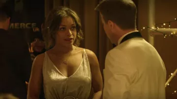 The dress silver sequined style wallet with belt Evie (Antonia Thomas) in Lovesick (S02E05)