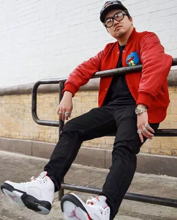 Nike Jordan 5 Retro Fire Red Silver Tongue en la cuenta de Instagram @jumpman23