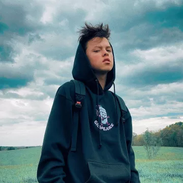 STAYCOOLNYC Grapejuice hoodie worn by Jacob Sartorius on his Instagram account @jacobsartorius 