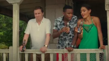 The shirt printed palm tree from Officer J. P. Hooper (Tobi Bakare) in Murder in paradise (S07E04)