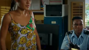 The tank top pattern DS Florence Cassell (Josephine Jobert) in Murder in paradise (S07E04)