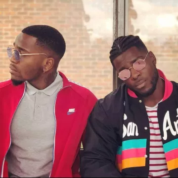 La chaqueta roja de chándal Nike que lleva Tayc en la cuenta de Instagram de @taycfans 