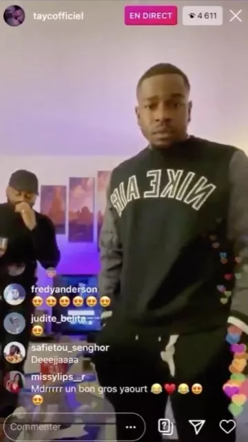 La sweatshirt Nike Air porté par Tayc sur son compte Instagram @taykeedetaykee