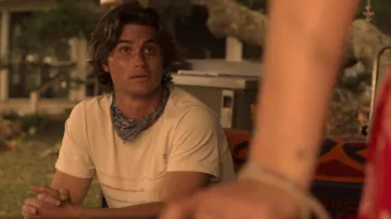 Billabong white t-shirt worn by John B (Chase Stokes) in Outer Banks (S01E03)