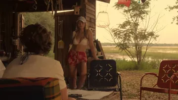 Pink shorts worn by Sarah Cameron (Madelyn Cline) in Outer Banks (S01E03)