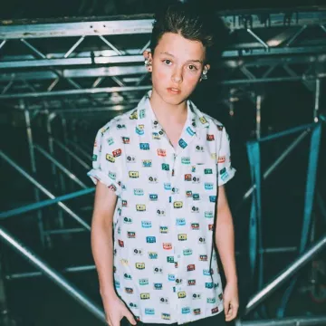 La camisa impresa en casete Original Penguin usada por Jacob Sartorius en la cuenta de Instagram @jacobsartoriustumblr 