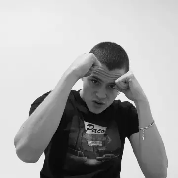 La t-shirt Paco Rabanne porté par Aron  Piper sur son compte Instagram @aron.piper 