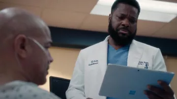 Microsoft Surface Pro used by AJ Austin (Malcolm-Jamal Warner) in The Resident (S03E20)