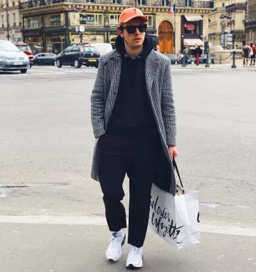 La sudadera con capucha negra de Norman Thavaud en su cuenta de Instagram @normanthavaud