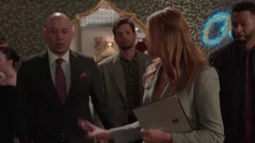 Microsoft Surface Pro used by Kirby Anders (Maddison Brown) in Dynasty (S03E16)