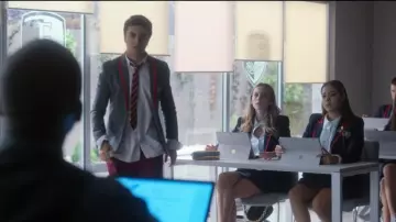 Microsoft Surface Pro used by Rebeca (Claudia Salas) in Elite (S03E06)