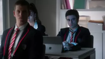 Microsoft Surface Pro used by Samuel García Domínguez (Itzan Escamilla) in Elite (S03E03)