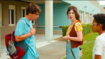 The cap and the camouflage of Edo (Giovanni Maini) in Three meters above the sky (S01E04)