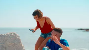 Top with thin straps in red worn by Sofia in Three meters above the sky (S01E04)