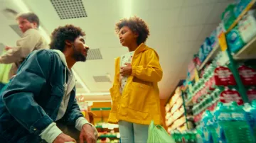 The waxed yellow worn by Summer child in Three meters above the sky (S01E05)