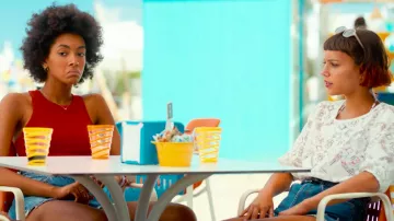 The top bordeaux worn by Summer (Rebecca Coco Edogamhe) in Three meters above the sky (S01E05)