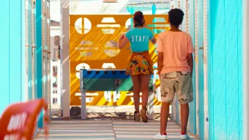 The pair of sneakers Adidas Stan Smith white and red worn by the Blue (Alice Ann Edogamhe) in Three meters above the sky (S01E05)