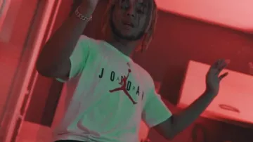 Le t-shirt Jordan porté par Zola dans son clip Manger
