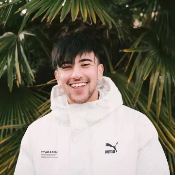 La chaqueta de plumas Puma x Tyakasha que lució Just Riadh en su cuenta de Instagram @justriadh__fann