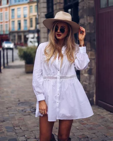 La falta de sombrero de color usado por Jess Me Up en su cuenta de Instagram @jessmeupblog