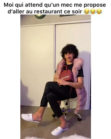 El bolso Balenciaga que lució Just Riadh en su cuenta de Instagram @justriadh