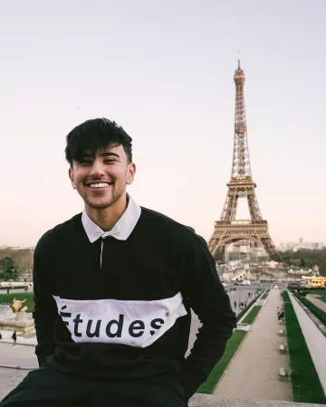 The polo Studies studio worn by Just Riadh on his account Instagram @justriadh