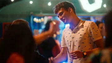 The polo printed aircraft Jacopo (Enrico Insierra) in Three meters above the sky (S01E08)