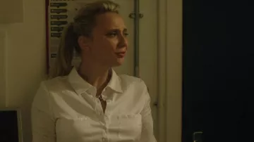 La camisa blanca de Isabel (Jenny Bede) en Lovesick