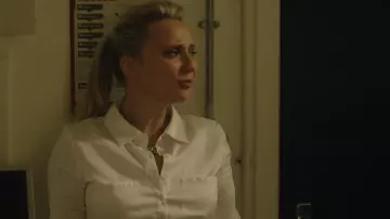 La camisa blanca de Isabel (Jenny Bede) en Lovesick