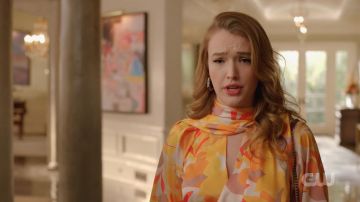 Vestido de estampado floral naranja usado por Kirby Anders (Maddison Brown) en Dynasty (S03E20)