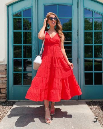 McKen­na Gold Leather of Tara Gibson on the Instagram account @themrsgibby