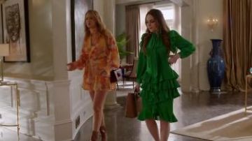 Imprimé serpent Sac porté par Fallon Carrington (Elizabeth Gillies) dans la Dynastie Saison 3 Épisode 20