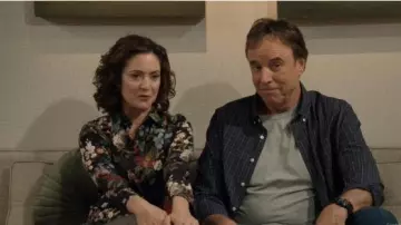 Flo­ral Silk Blouse worn by Marcy (Kali Rocha) in Man with a Plan Season 4 Episode 8