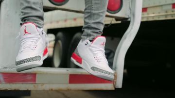 Nike Jordan 3 Retro Hall of Fame des baskets portées par Moneybagg Yo en Moi Vs Moi (official Music Video)