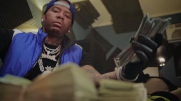 Louis Vuitton Reversible Monogram Padded Gilet porté par Moneybagg Yo Yo - Moi Vs Moi (official Music Video)