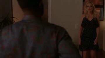 Vestido de lunares usado por Alexis Carrington (Elaine Hendrix) en Dinastía (Temporada 3 Episodio 20
