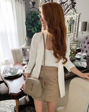 Vero Moda Faux Suede Minifalda de Tara Gibson en la cuenta de Instagram @themrsgibby