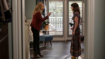 Black Boots worn by Jen Harding (Christina Applegate) in Dead to Me Season 2 Episode 2