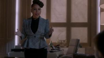 Plaid Pe­plum Jack­et worn by Tegan Price (Amirah Vann) in How to Get Away with Murder Season 6 Episode 14