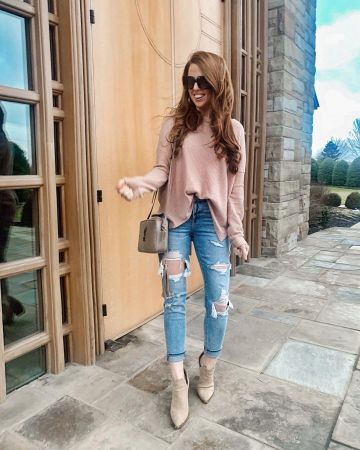 Saint Laurent Crossbody Bag de Tara Gibson en la cuenta de Instagram @themrsgibby