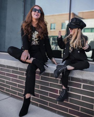 Sharkbite Hem Crop Jeans de Tara Gibson en la cuenta de Instagram @themrsgibby