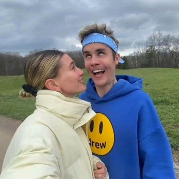 Anita ko Gold Meryl 18-karat gold Hoop Ear­rings worn by Hailey Baldwin National Mall Washington, D.C. May 8, 2020