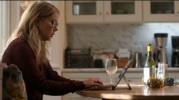 Quinn Rings Set worn by Jen Harding (Christina Applegate) in Dead to Me Season 2 Episode 3