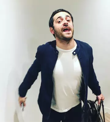 Le blouson bleu imitation daim de Camille Combal sur son compte Instagram @camillecombal