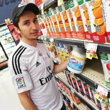 Le maillot Adidas du Real de Madrid porté par Madhiba sur son compte Instagram @mahdiba 