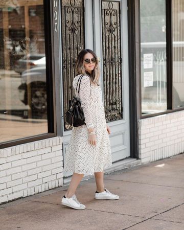 Chanel Black Back­pack of Ashley Robertson on the Instagram account @ashleyrobertson
