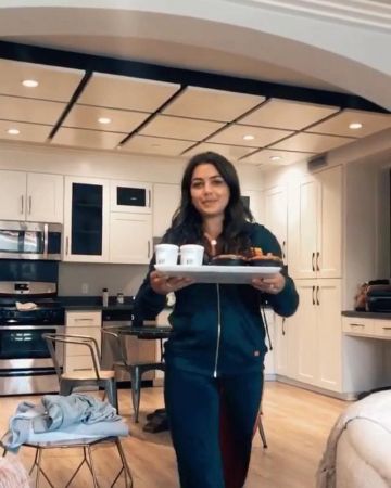 Aviateur de la Nation Cinq Bande de Front Zip Hoodie, portés par Hannah Ann Sluss Instagram Histoire 11 Mai 2020