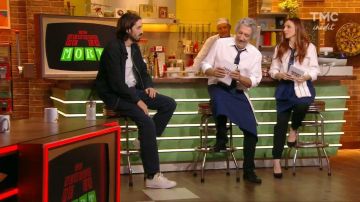 The pants worn by Lomepal in the issuance Burger Quiz