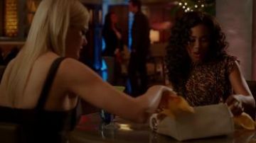 Imprimé léopard Robe portée par Mia (Shannon Thornton) dans la Dynastie Saison 3 Épisode 20