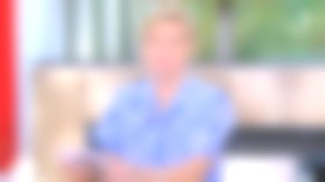 La blouse bleue à fleurs de Anne-Élisabeth Lemoine dans C à Vous